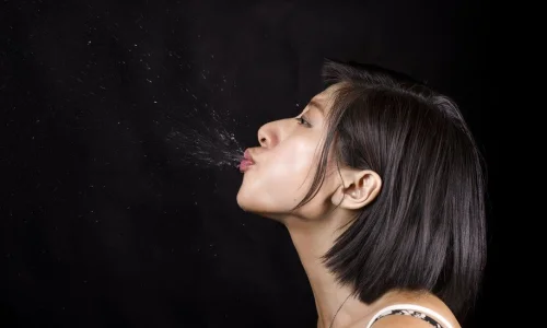 ما هو تفسير حلم البصاق للحامل في المنام لابن سيرين؟