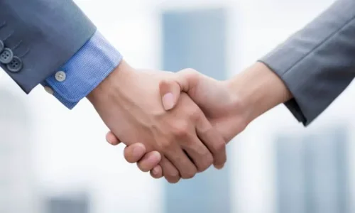 أهم تفسيرات الحلم بشخص متوفي يسلم علي في المنام لابن سيرين