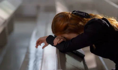 تأويلات ابن سيرين للحلم بشخص ميت والبكاء عليه في المنام