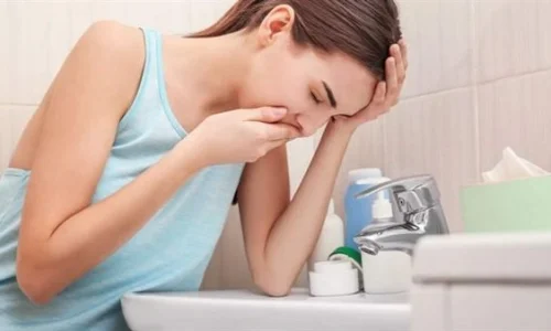 ما هو تفسير الحلم بشخص يتقيأ في المنام لابن سيرين؟