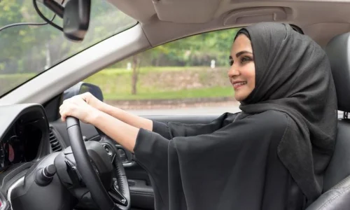 أهم 100 تفسير للحلم بقيادة السيارة للمتزوجة لابن سيرين