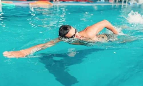 ما هو تفسير رؤية السباحة في النهر في المنام للمتزوجة لابن سيرين؟