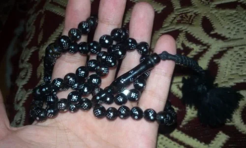 أهم 50 تفسير لرؤية السبحة السوداء في المنام لابن سيرين