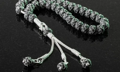 أهم 100 تفسير لرؤية السبحة السوداء في المنام للرجل لابن سيرين