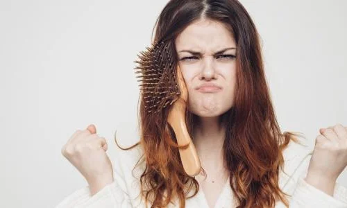 تأويلات ابن سيرين لتفسير رؤية الشعر المتشابك في المنام للعزباء