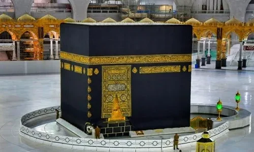 تعرف على تفسير رؤية الصلاة داخل الكعبة في المنام للمتزوجة لابن سيرين