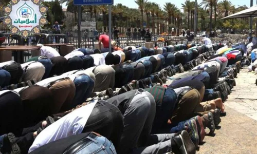 أهم 100 تفسير لرؤية الصلاة بالحذاء في المنام لابن سيرين