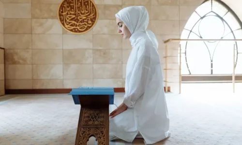 أهم 30 تفسير لرؤية الصلاة بالمسجد في المنام لابن سيرين