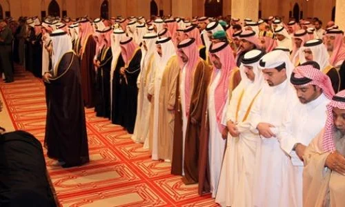أهم 30 تفسير لرؤية الصلاة جماعة مع الميت في المنام لابن سيرين