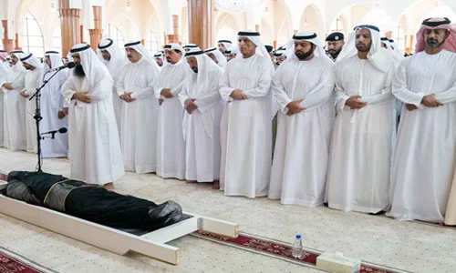 أهم 20 تفسير لرؤية الصلاة على الميت في المنام لابن سيرين وكبار العلماء