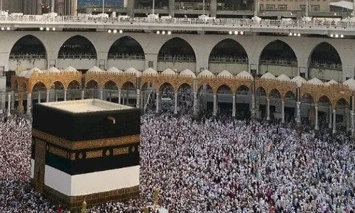 تفسير رؤية الصلاة عند الكعبة في المنام لابن سيرين