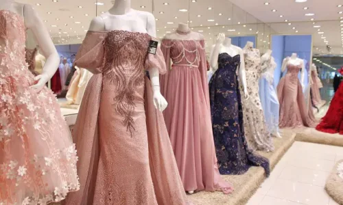 تعرف على تفسير رؤية الفساتين الملونة في المنام لابن سيرين