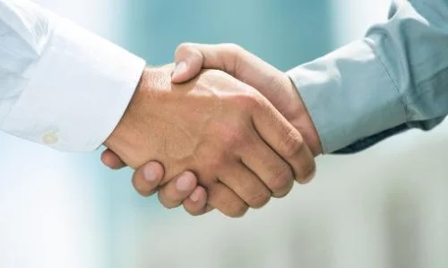 أهم 20 تفسير لرؤية القاء السلام فى المنام لابن سيرين وكبار العلماء