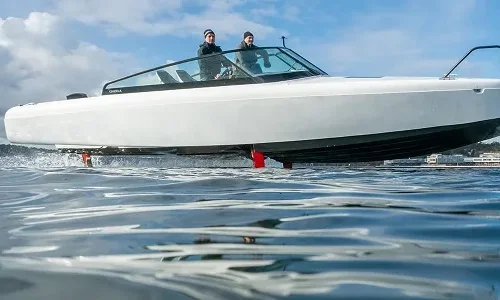 أهم 20 تفسير لرؤية القارب في البحر في المنام لابن سيرين