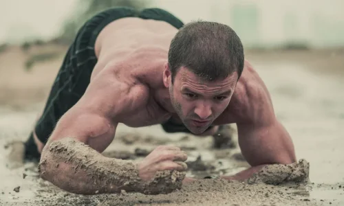 تعرف على تفسير رؤية المشي على اليدين في المنام للعزباء