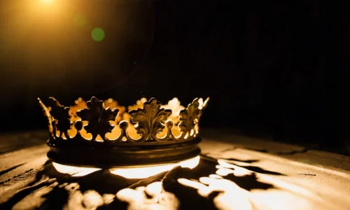 تفسير حلم الملكة في المنام لابن سيرين