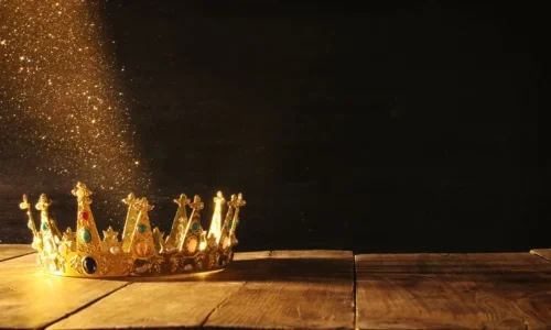 ما هو تفسير حلم الملكة في المنام للمتزوجة لابن سيرين ؟