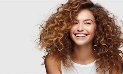 ما هو تفسير حلم الشعر المتقصف في المنام لابن سيرين؟