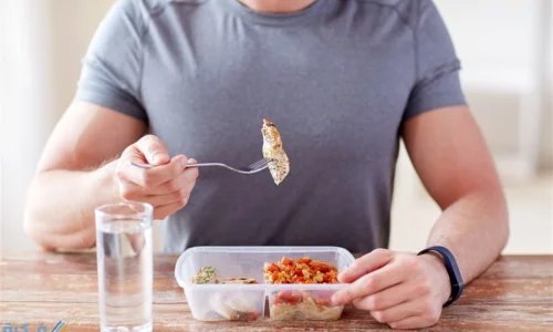 تفسير حلم الميت في المنام ياكل لابن سيرين