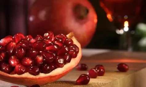 تفسير حلم رمان للعزباء في المنام لابن سيرين