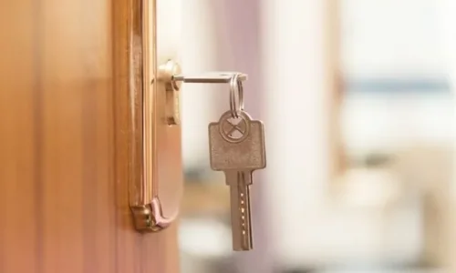 تفسير حلم فتح الباب بمفتاح في المنام لابن سيرين