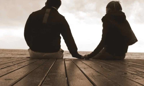 تفسير حلم عناق شخص متخاصم معه في المنام لابن سيرين