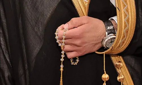 تعرف على أهم تفسيرات لبس البشت في المنام للعزباء لابن سيرين