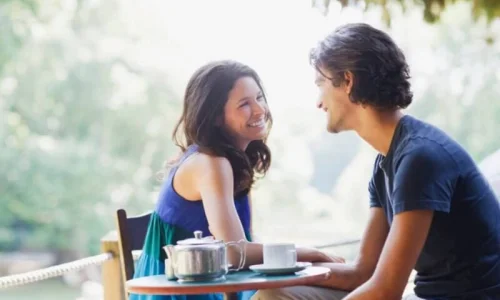 تعرف على تفسير رؤية شخص أعرفه يبتسم لي في المنام لابن سيرين