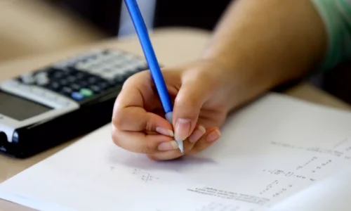 تعرف على تفسير رؤية الورقة بالمنام لابن سيرين