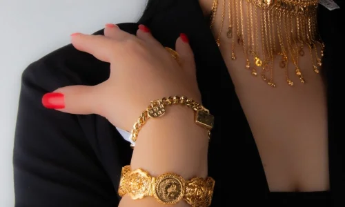 تعرف على تفسير حلم لبس طوق ذهب للعزباء