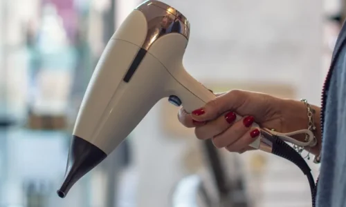 اعرف أكثر عن تفسير حلم استشوار الشعر في المنام لابن سيرين