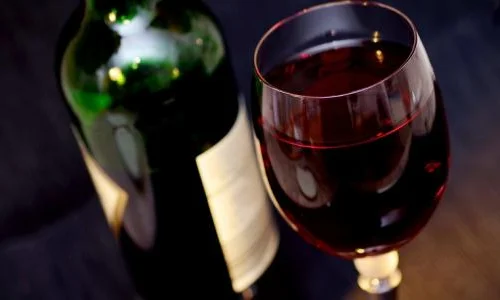 ما هو تفسير رؤية الخمر في المنام وعدم شربه لابن سيرين ؟