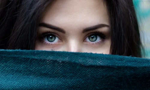 تعرف على تفسير رؤية امرأه اعرفها في المنام لابن سيرين