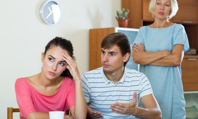 ما هو تفسير رؤية أم الزوج في المنام للمتزوجة لابن سيرين؟