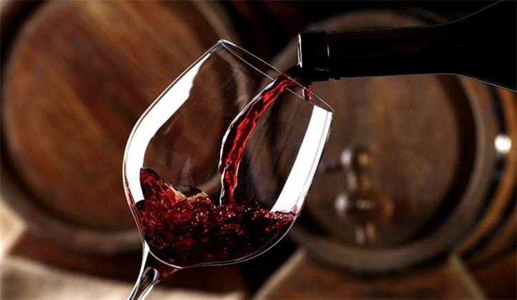 اعرف أكثر عن تفسير رؤية شرب الخمر في المنام لابن سيرين