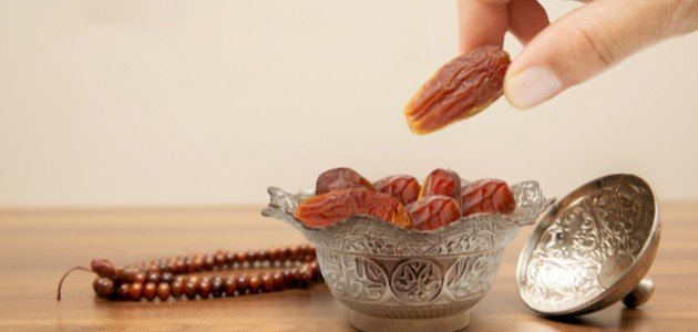 أكل التمر في المنام