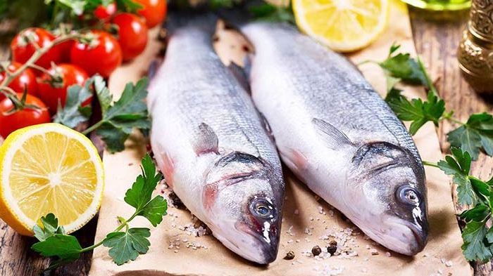 اكل السمك النيء في المنام للعزباء وما تفسير اكل السمك المشوي في المنام للعزباء؟