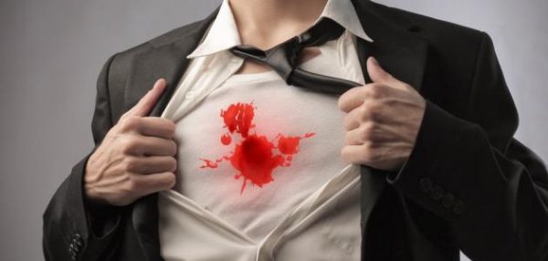 تفسير رؤية الدم في المنام يخرج من شخص آخر