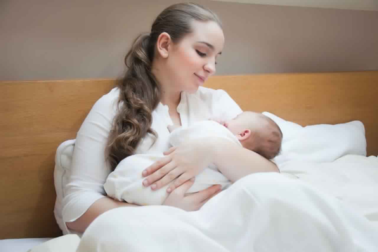 حلمت ان اختي المتزوجة انجبت بنتا وهي حامل لابن سيرين