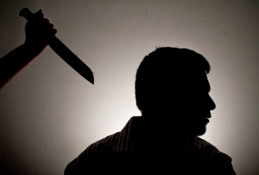 تفسير حلم الطعن بالسكين في الظهر لابن سيرين