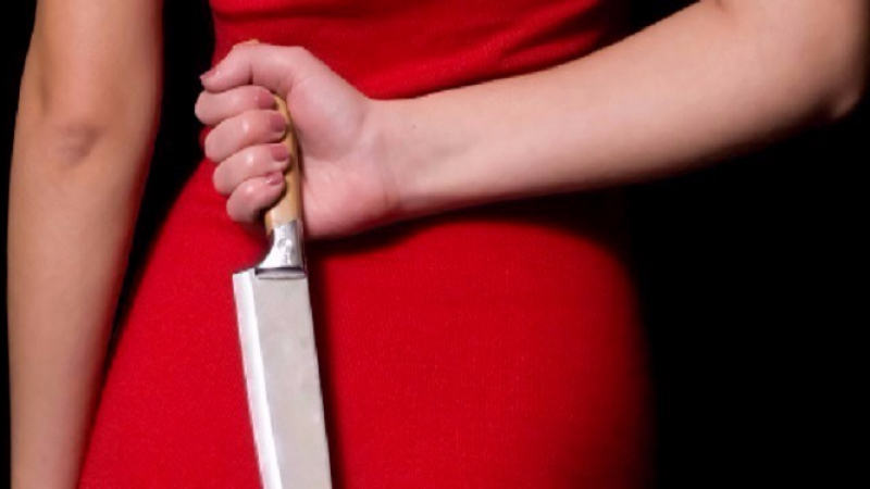 تفسير حلم الطعن بالسكين للعزباء وتفسير حلم الطعن بالسكين في الرأس للعزباء 