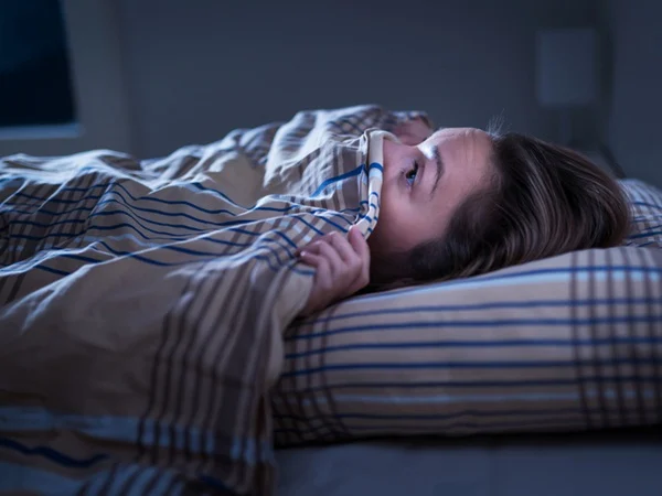 تفسير حلم الميت ينظر إلى الحي وهو صامت