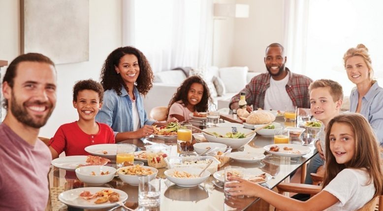 تفسير حلم تجمع الناس في بيتنا