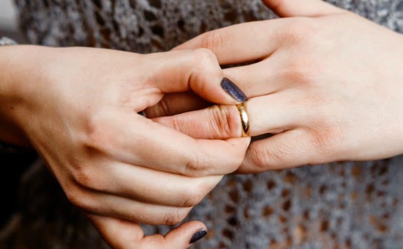 تفسير رؤية رجوع المطلقة لزوجها في المنام وتفسير حلم طلاق المطلقة من طليقها