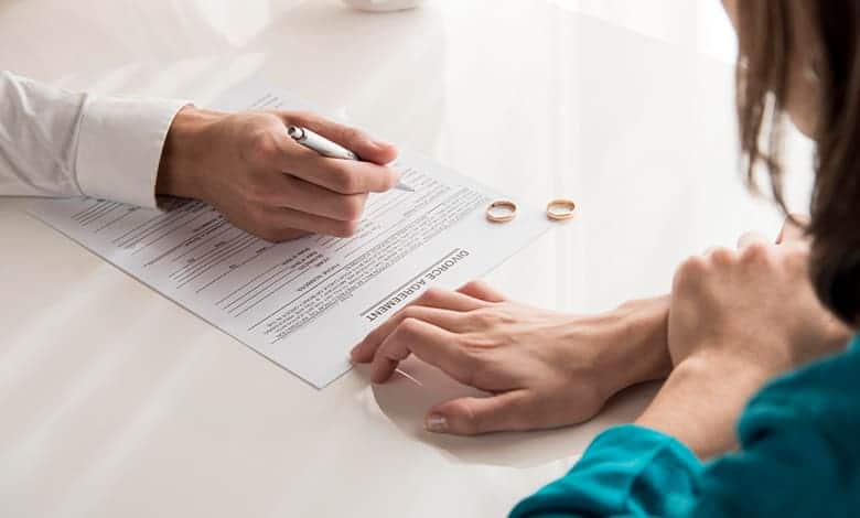 رؤية طليقي في المنام وتفسير حلم النوم على السرير مع طليقي