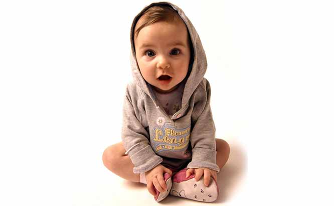 رؤيه الطفل الرضيع في المنام وتفسير حلم طفل رضيع لابس أبيض