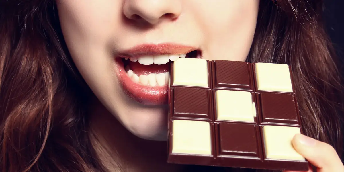 تفسير حلم أكل الشوكولاته وتفسير حلم اكل الدونات بالشوكولاته للعزباء 