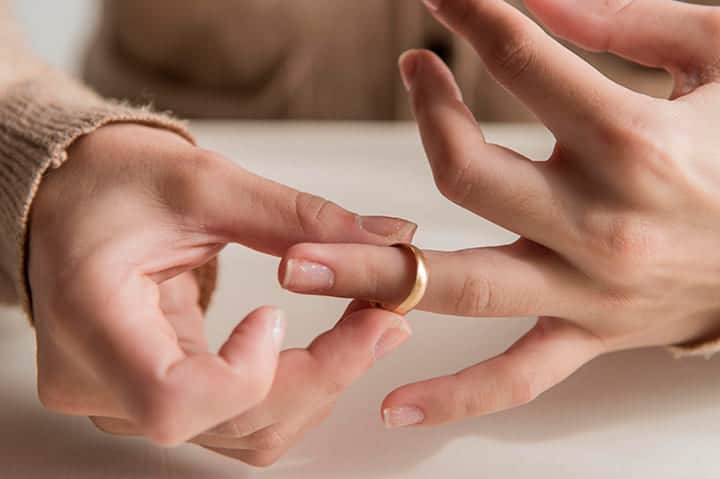 تفسير حلم طلاق الزوجة في المنام لابن سيرين