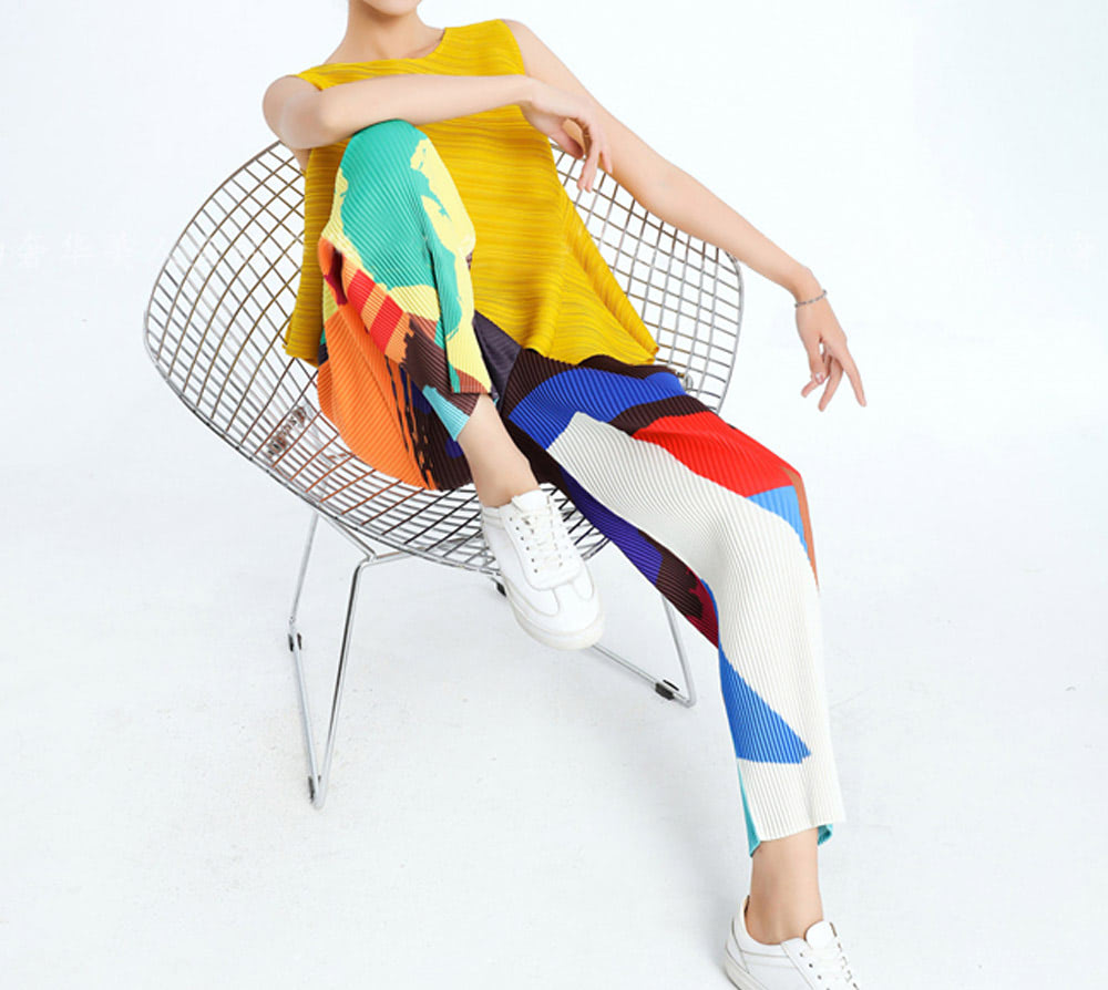 تفسير رؤية الملابس الملونة في المنام للعزباء و تفسير حلم شراء الملابس السوداء للعزباء