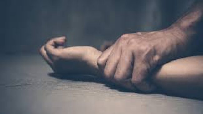 التحرش من شخص غريب والهروب منه